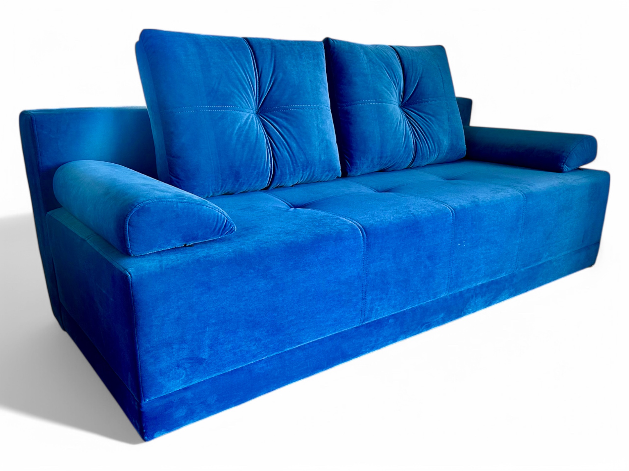 Nowoczesna sofa welurowa z pikowanym oparciem